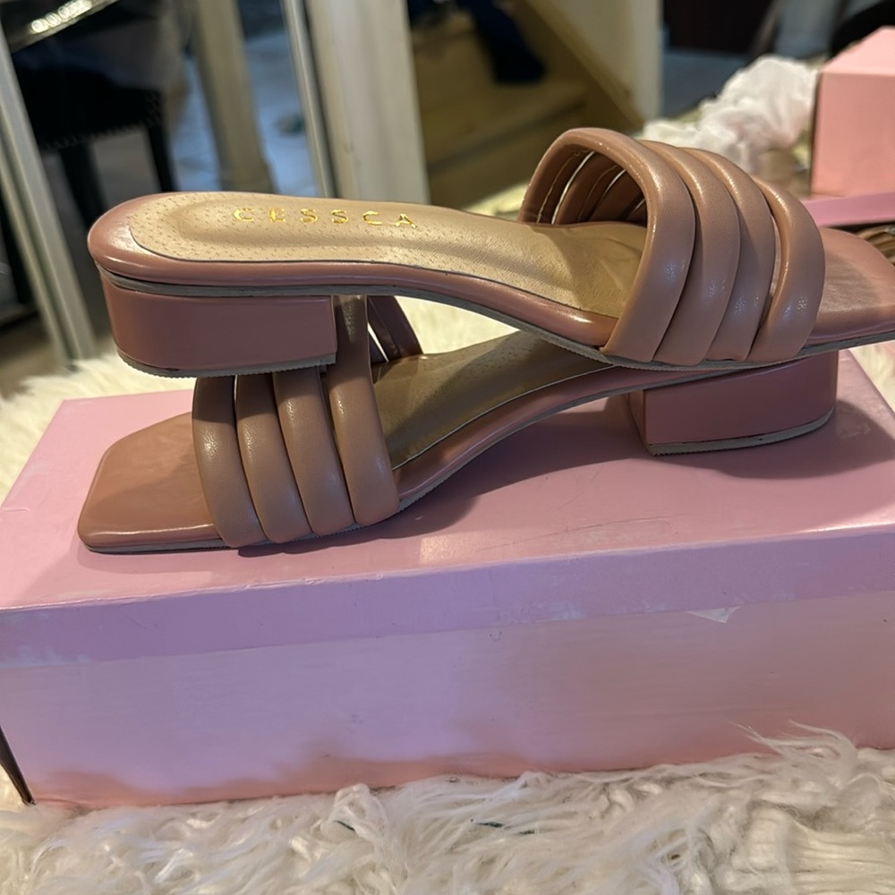 LOW HEEL SLIPPERS SIZE 6 NEW NEVER WORN
